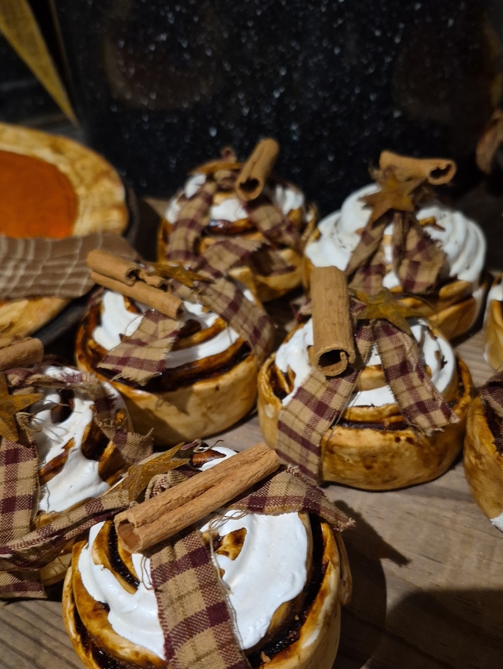 Primitive Cinnamon Bun - Picture 2 of 4